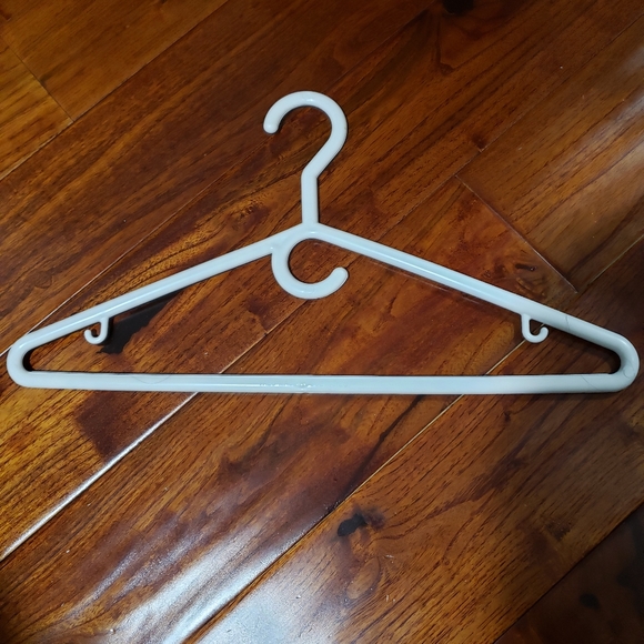 Hanger - Picture 1 of 1
